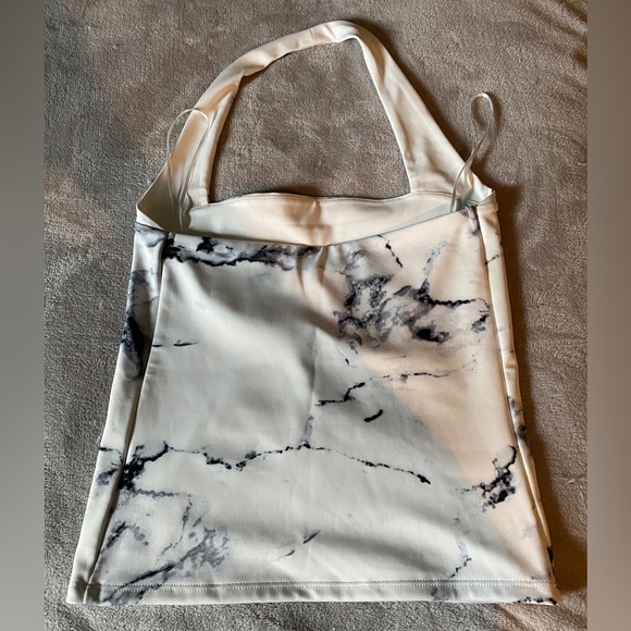 Express halter top - Picture 3 of 3